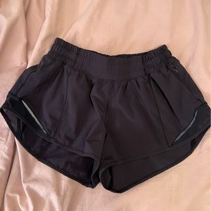 Lululemon hotty hot shorts 2.5”